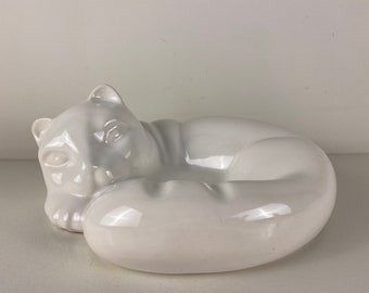 Cat shaped trinket dish, white porcelain trinket dish, soap dish, Lovely vintage from the 1980s