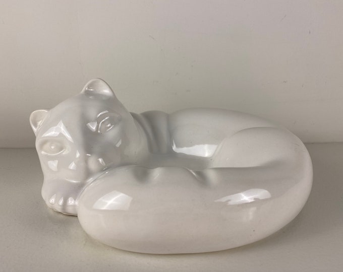 Cat shaped trinket dish, white porcelain trinket dish, soap dish, Lovely vintage from the 1980s