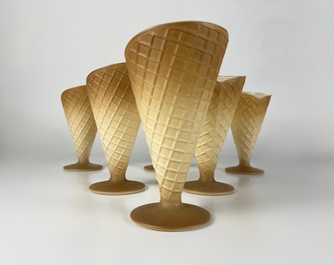 Set of 6 vintage Bormiolli gelato cup, waffle ice cone glasses, manufactured in Italy by Bormioli Rocco 1990s