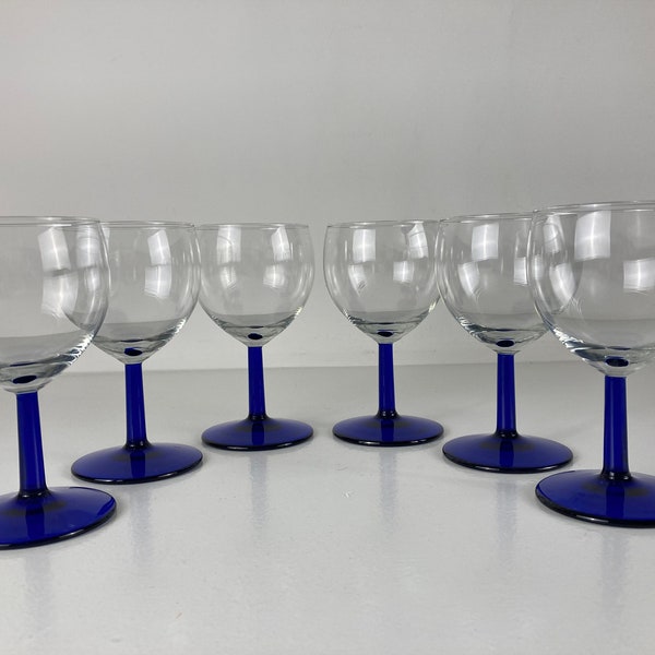 Set mit 4, 5 oder 6 Vintage-Weingläsern mit blauem Stiel, 175 ml, kobaltblauer Stiel, modernes Bargeschirr aus der Mitte des Jahrhunderts aus den 1970er Jahren, hergestellt in Frankreich