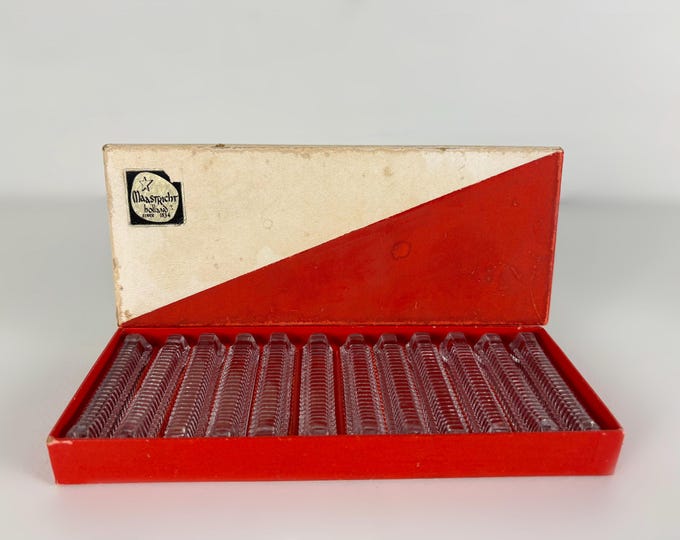Vintage set of 12 crystal knife rests, chopstick rests, cased, designed by W.J. Rozendaal for N.V. Krisalunie Maastricht Holland, 1950s