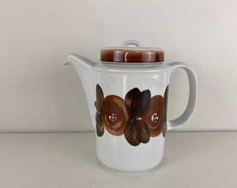 Arabia Rosmarin coffee pot: large coffee pot, Finnish table ware, Ulla Procopé and  Raija Uosikkinen mid century design 1960s