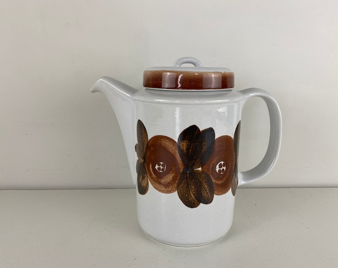 Arabia Rosmarin coffee pot: large coffee pot, Finnish table ware, Ulla Procopé and Raija Uosikkinen mid century design 1960s