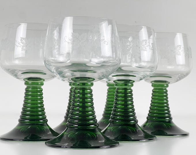 6 large green stemmed wine glasses, green ribbed stem, stemmed wine glasses, vintage mid century design barware from the 70s, France