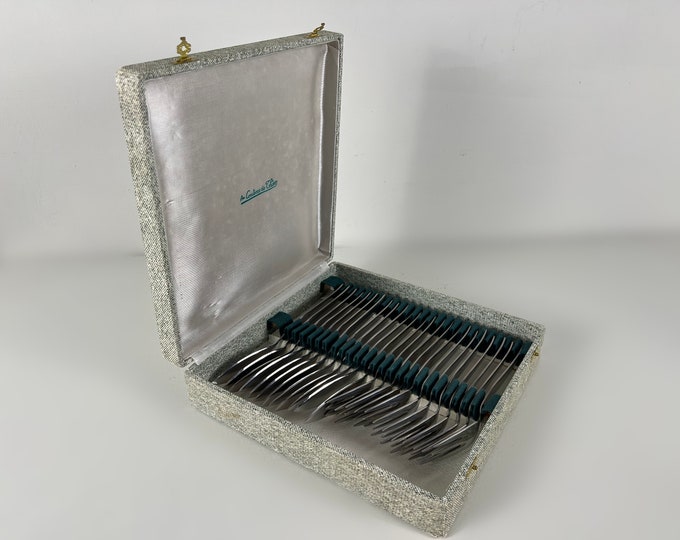 French vintage stainless steel fish cutlery set, 12 persons. Au couteau de Thiers. Manufactured in France 1960s