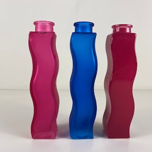 Set di 3 vasi di vetro scarabocchiato IKEA nei toni del rosa e del blu, un grande design vintage IKEA del 1990