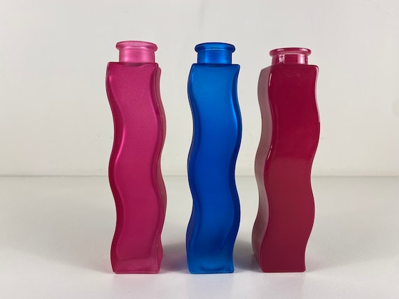 90sビンテージIKEA フラワーベース カラフル波型ガラス花瓶 90年代イケア ピンクとブルーのIKEA 波線ガラス花瓶 3 個セット、1990 年代の