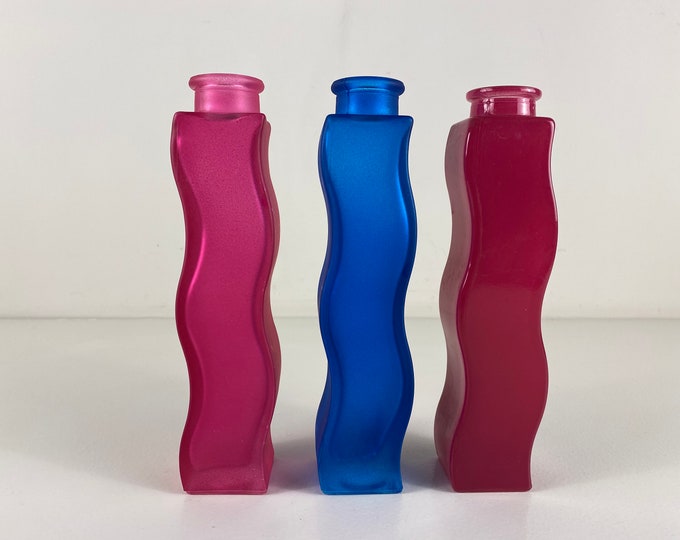 Set of 3 IKEA squiggle glass vases in pink tones and blue, a great vintage IKEA design from the 1990’s