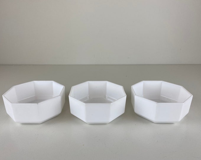 Set of 3 Arcopal Octime white fruit bowls, dessert bowls, cereal bowls by Arcopal France, Octogonal shaped bowls, vintage 1970s-1980s