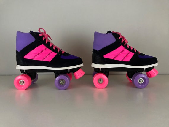 Vintage 90's Retro Roller skates noir, violet et rose fluo, New