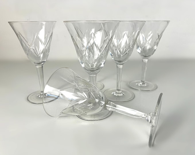Set of 6 delicate antique etched wine glasses, manganese glass, from the 1920s-1930s