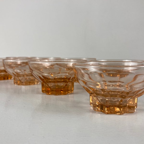 Set of 6 or 8 art deco rosaline glass bowls, pink glass bowls for sherbet, dessert or champagne, star shaped base, France 1960s