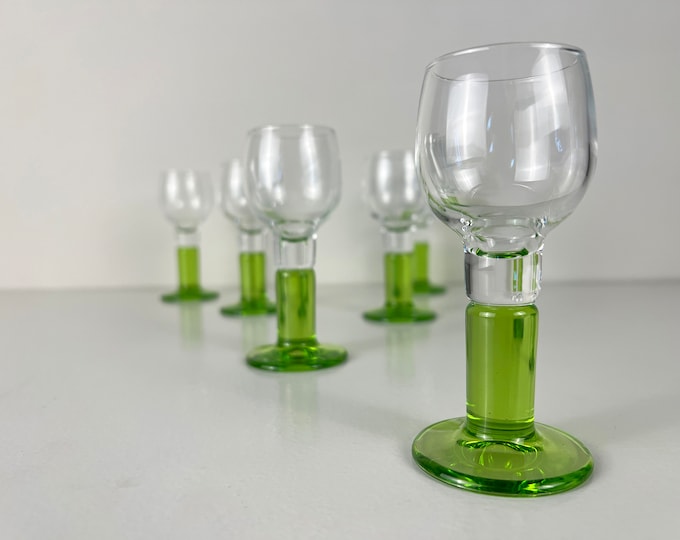 Set of 5 or 6 beautiful vintage Bormioli Rocco Limoncino green footed shot glasses, Bormioli Italy 1990s