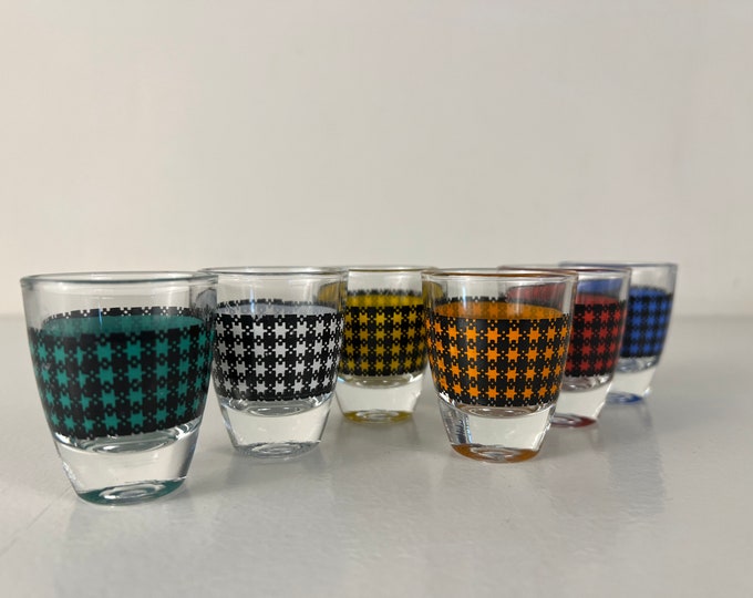 6 liquor glasses, shot glasses, checkered pattern, great French mid century modern barware