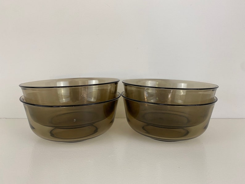 Arcoroc France, Smoke glass serving bowls, ø 18 cm, Set of 2, beautiful mid century design from the 1970s afbeelding 1