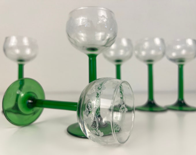 Set of 5 or 6 SMALL Green stem white wine glasses, Alsace Muscat wine glasses, beautifully decorated, French Vintage Luminarc 1980s