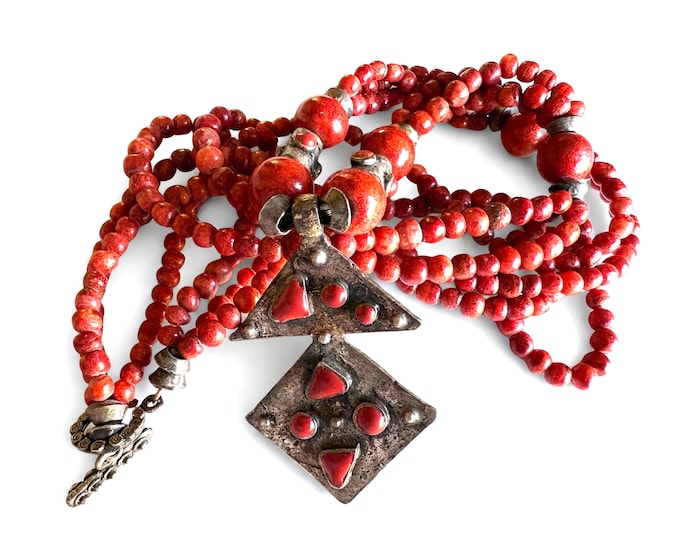 Vintage Moroccan Berber Necklace with Silver Fibula Pendant and Sponge Coral – Authentic Ethnic Jewelry, Amazigh Culture