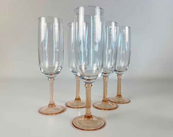 5 vintage Luminarc champagne flutes, sparkling wine, prosecco glasses, with a rosaline colored ribbed stem, Mid century modern barware 1970s