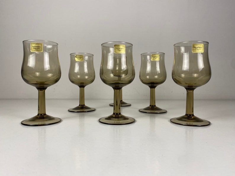 Set of 6 small smoked glass wine glasses, Arcoroc wine glasses , French mid century modern barware from the 70s afbeelding 6