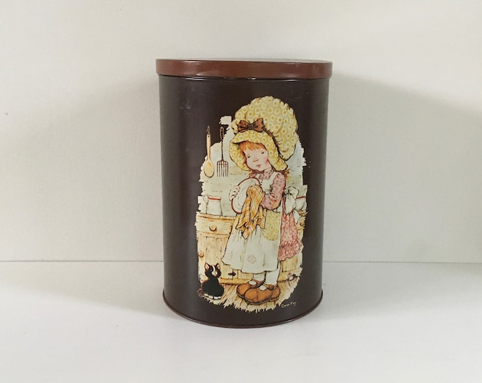 Round tin canister XXL | Sarah Kay country girls | Valentine Australia 1970s