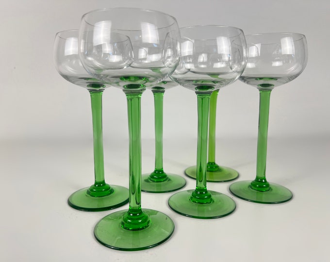 Set of 4, 5 or 6 green stemmed wine glasses, white wine glasses, French Alsace wine glasses, apple green glassware 1970s, Mix and match sets