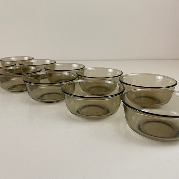 Arcoroc France, Smoke glass small dessert bowls, ø 10 cm, fruit bowls, Set of 3 or 4 bowls, beautiful mid century design from the 1970s