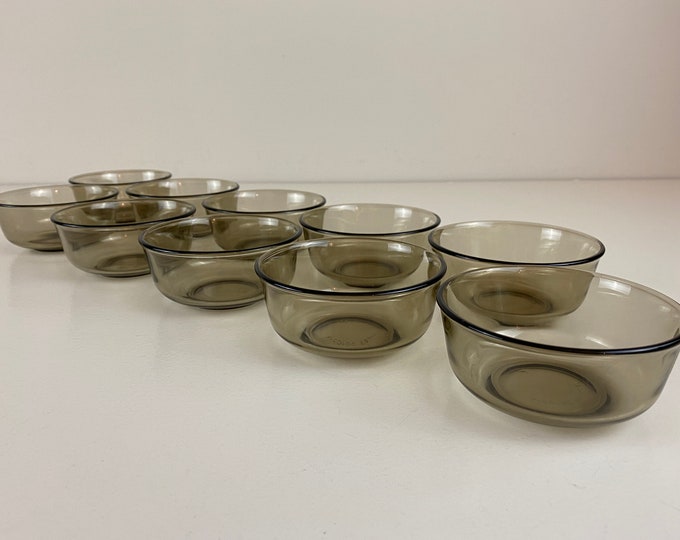 Arcoroc France, Smoke glass small dessert bowls, ø 10 cm, fruit bowls, Set of 3 or 4 bowls, beautiful mid century design from the 1970s