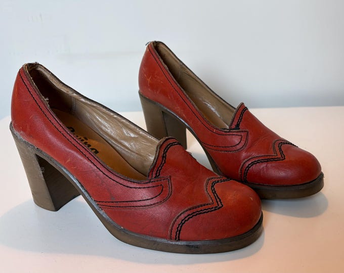 Vintage hippie shoes, block heels leather pumps in orange red, Ladies Shoes, Swing Shoes for decoration, 1960s, 1970s