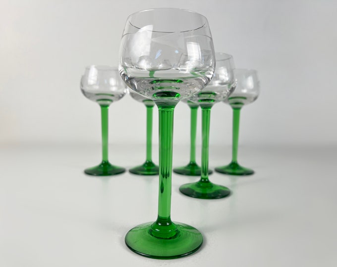 Set of 5 or 6 light green stemmed crystal wine glasses, Alsace wine glasses, Roemer glasses, beautifully etched, French 1980s Vintage
