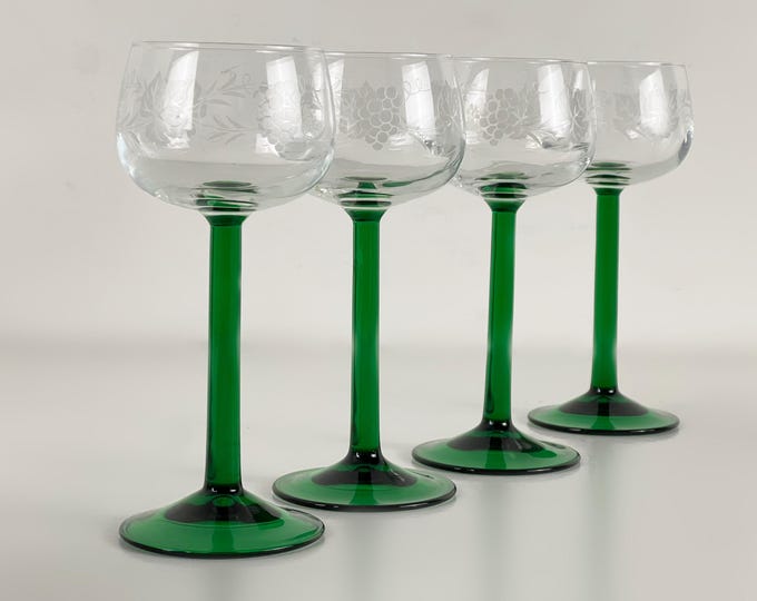 Set of 4 Alsace wine glasses, vintage green stemmed white wine glasses, stemmed glasses, nicely decorated, Luminarc France 1980s