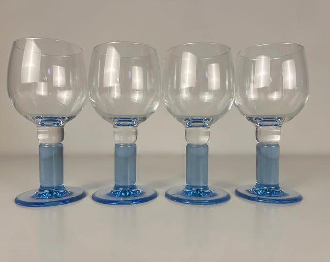 Set of 4 or 5 stylish Bormioli Rocco Theme crystal white wine glasses, Bormioli Roco, Italy 1990s