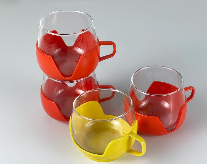 Set of 4 vintage tea glasses with colored plastic holders, tea cups from the 1970s, made in Holland