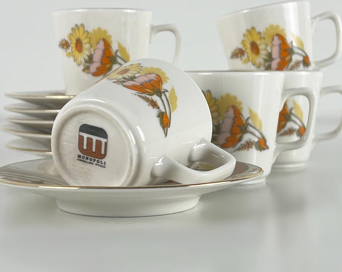 Set of 5 lovely Italian vintage porcelain small coffee or espresso cups, with saucers Monopoli (Tognana) Italy 1970s