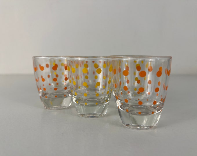 Set of 6 vintage shot glasses, cheerful, large shot glasses with yellow or orange dots. 1970s -1980s barware