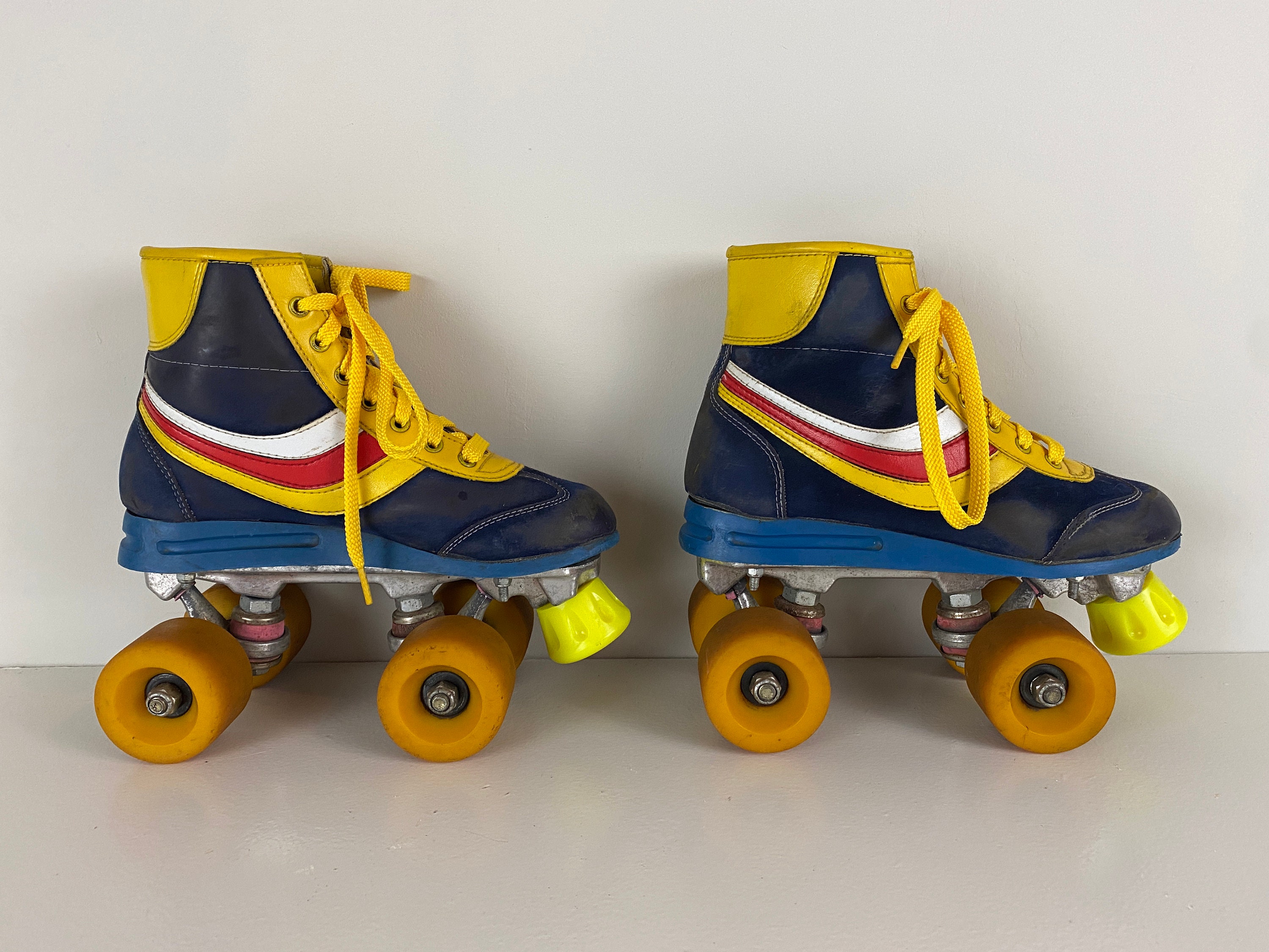 Vintage 70s Retro Roller skates in blue, yellow and rainbow colors in red, yellow and white, Size EU 35 USwoman 4.0, US UK 2.5 Vintage 70s Retro Roller skates in blue, yellow and rainbow colors in red, yellow and white, Size EU 35 USwoman 4.0, US UK 2.5