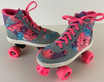 ビンテージ 80 年代のレトロなローラー スケート、グレー、ネオン