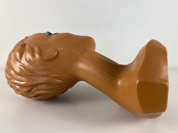 Vintage 1970s Twiggy Store Display Head, 70s Retro Mannequin Head