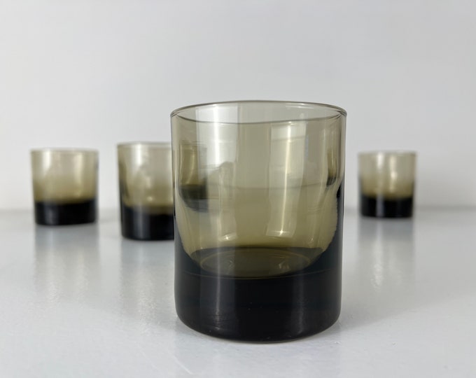 Set of 4 or 6 heavy smoke glass whiskey glasses, lovely vintage barware from the 1970s, Arcoroc made in France