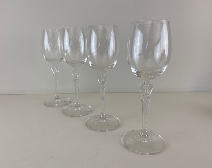 Set of 4 delicate crystal wine glasses with a graceful leaves decoration on the stem, lovely barware from the 1980's