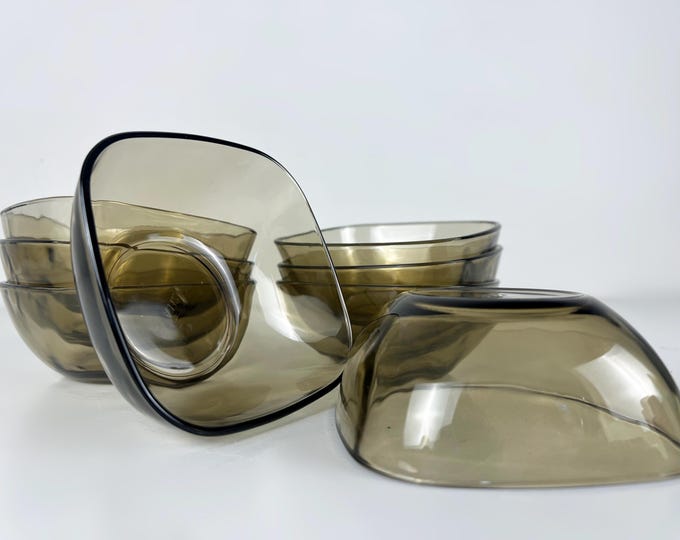 Set of 7 smoke glass dessert bowls, fruit bowls, nice Seca mid century smoke glass rounded square bowls from the 1970s