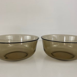 Arcoroc France, Smoke glass serving bowls, ø 18 cm, Set of 2, beautiful mid century design from the 1970s afbeelding 2