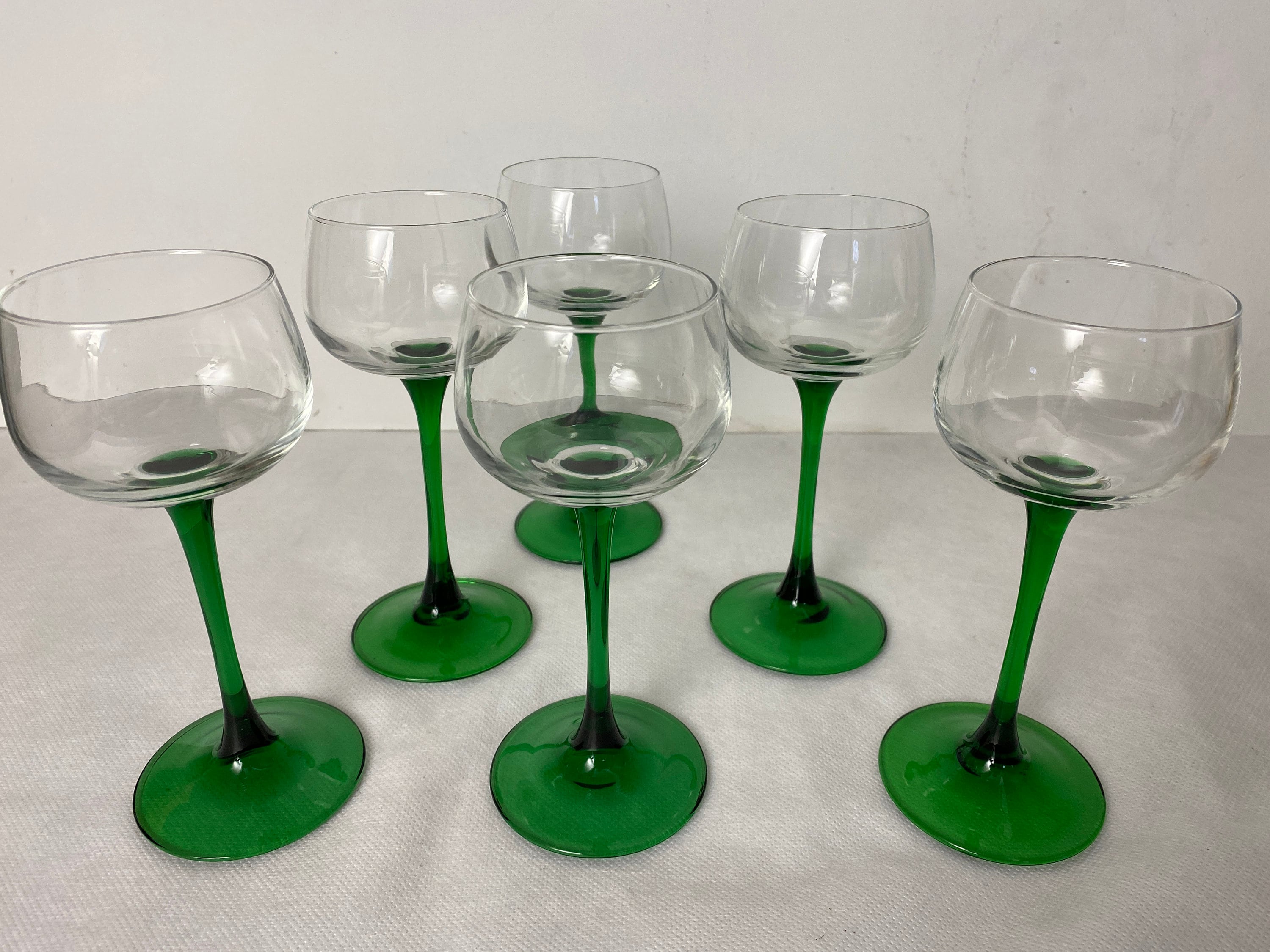 Green Crystal Wine Glass Thin Stem Elegant 8 3/4” Clear Stemmed Glassware  EUC