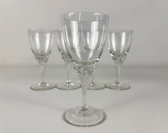 Set of 5 delicate crystal dessert wine glasses, aperitif glasses on a twisted stem, from the 1920s-1930s