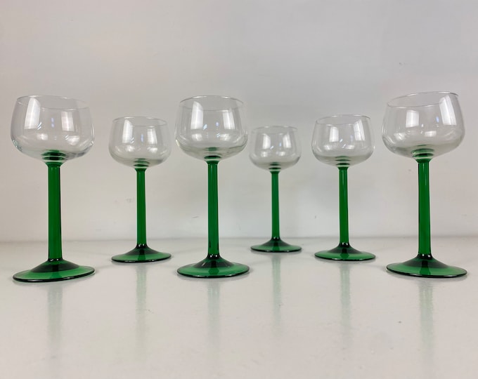 Set of 4, 5 or 6 green stemmed wine glasses, white wine glasses, French Alsace wine glasses, Vintage Lumin(arc) glassware 1980s