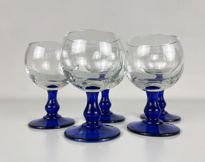 Set of 5 vintage wine glasses or water glasses, cobalt blue stem, Mid century modern barware 1970s