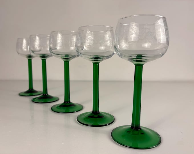 Set of 5 Green stemmed white wine glasses, Alsace wine glasses, beautifully decorated, French vintage from the 1980s