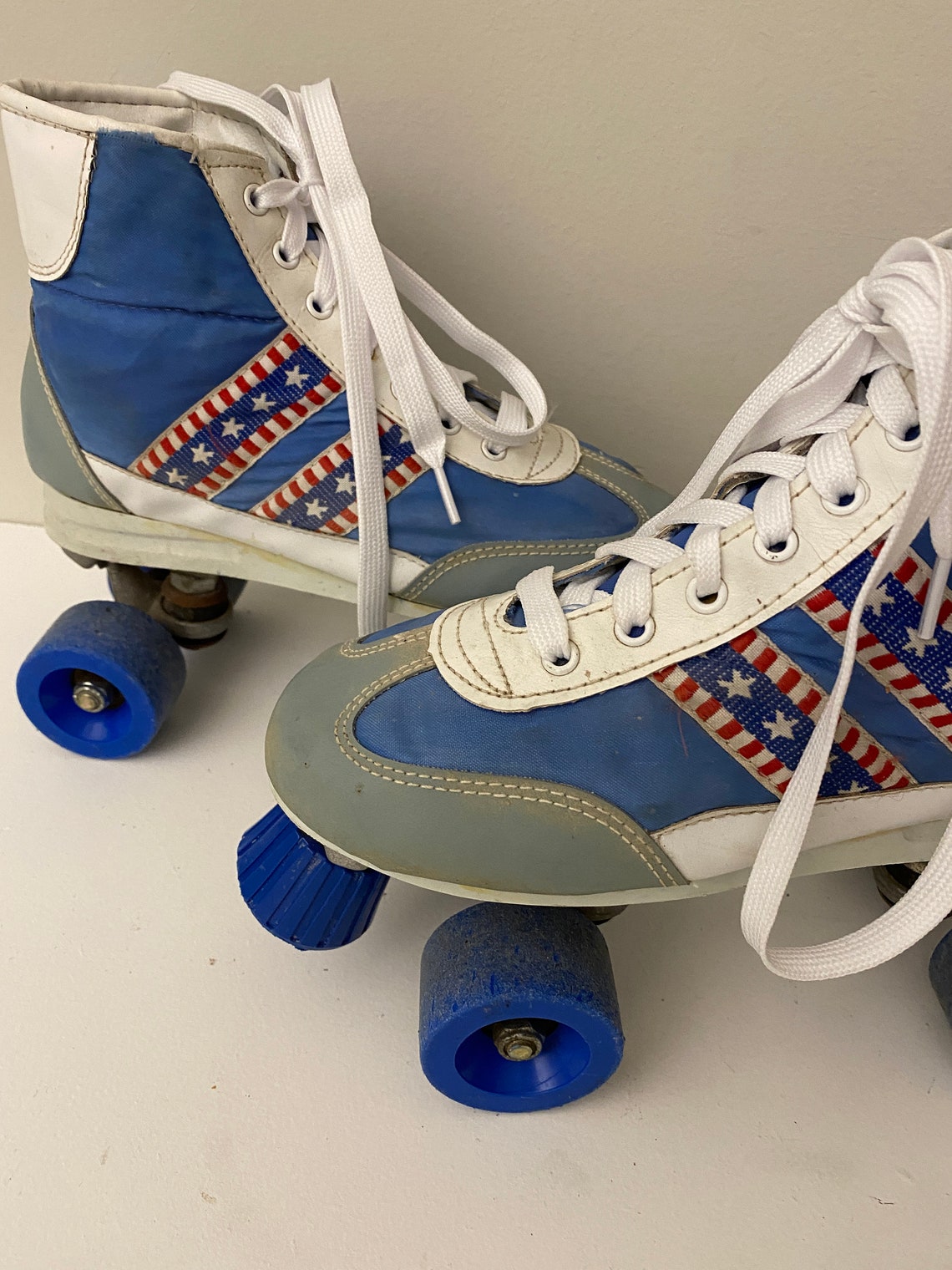 Vintage 80s Retro Roller skates grey white blue with stars Etsy