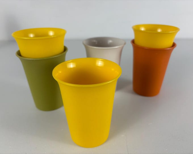 Set of 6 Vintage Tupperware drinking cups from the 1970s, stackable cups in nice colors