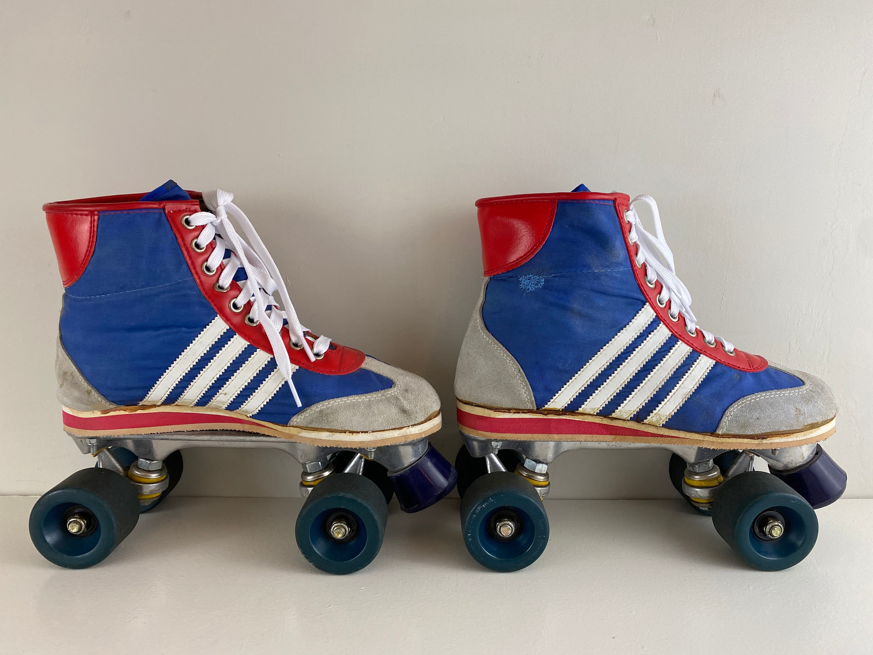 Vintage 70s Retro Roller skates red, grey, white and blue, Size EU 42