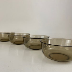 Arcoroc France, Smoke glass serving bowls, ø 18 cm, Set of 2, beautiful mid century design from the 1970s afbeelding 4